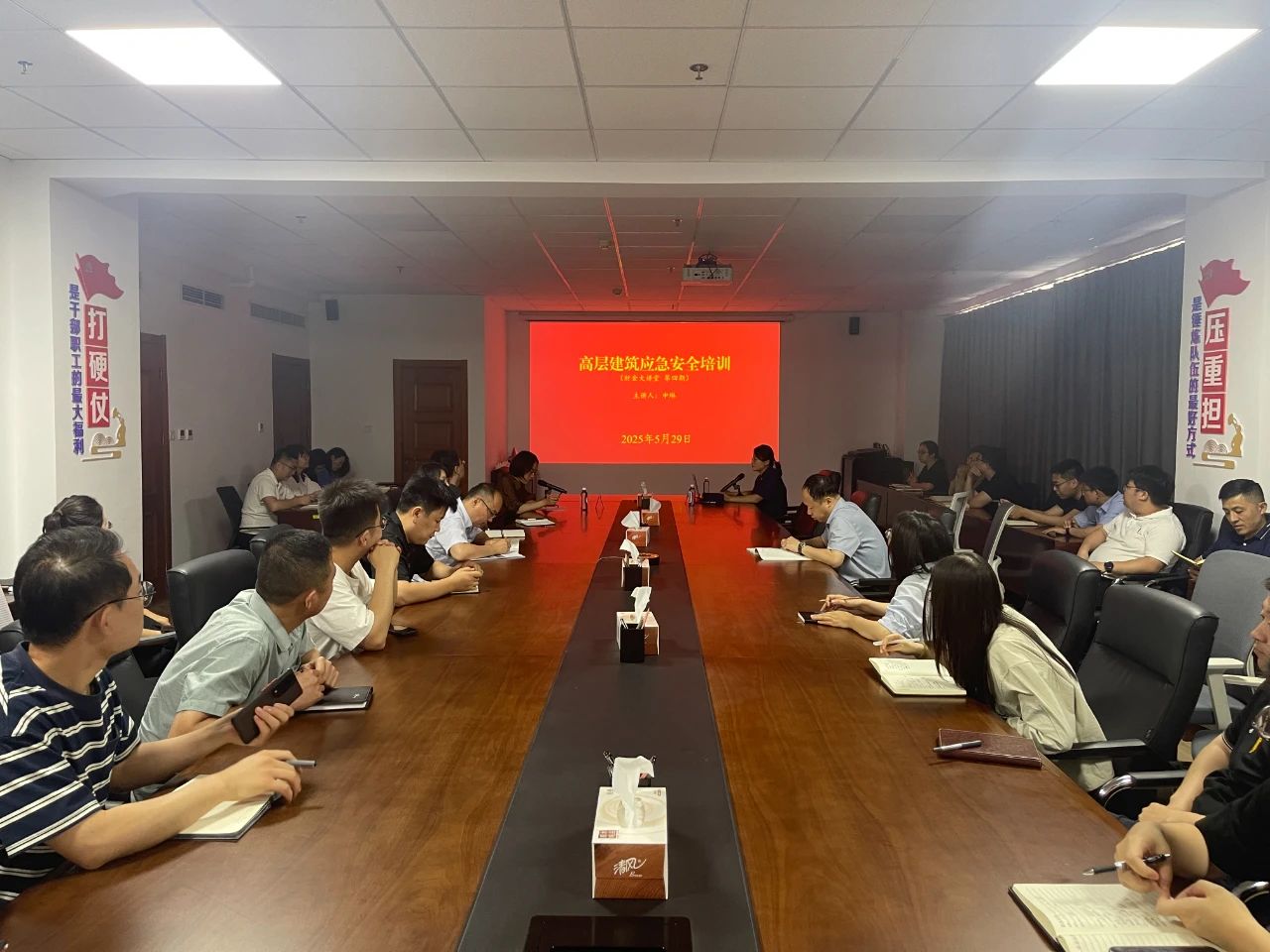 市財金集團(tuán)開展高層建筑應(yīng)急安全培訓(xùn)及疏散演練活動
